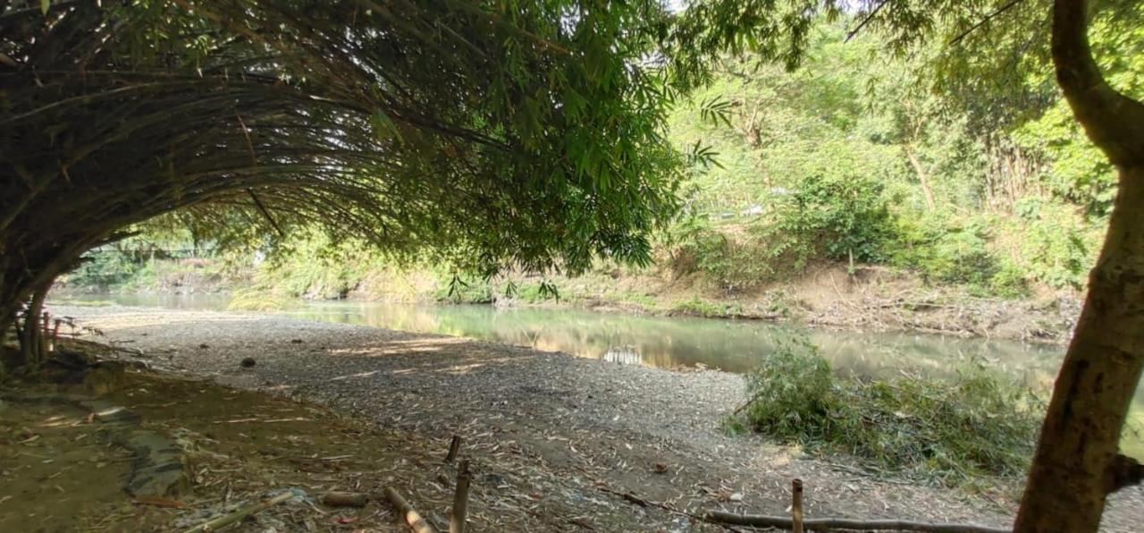 Kebon Pring Floating Resort&Market Bantul Exterior foto